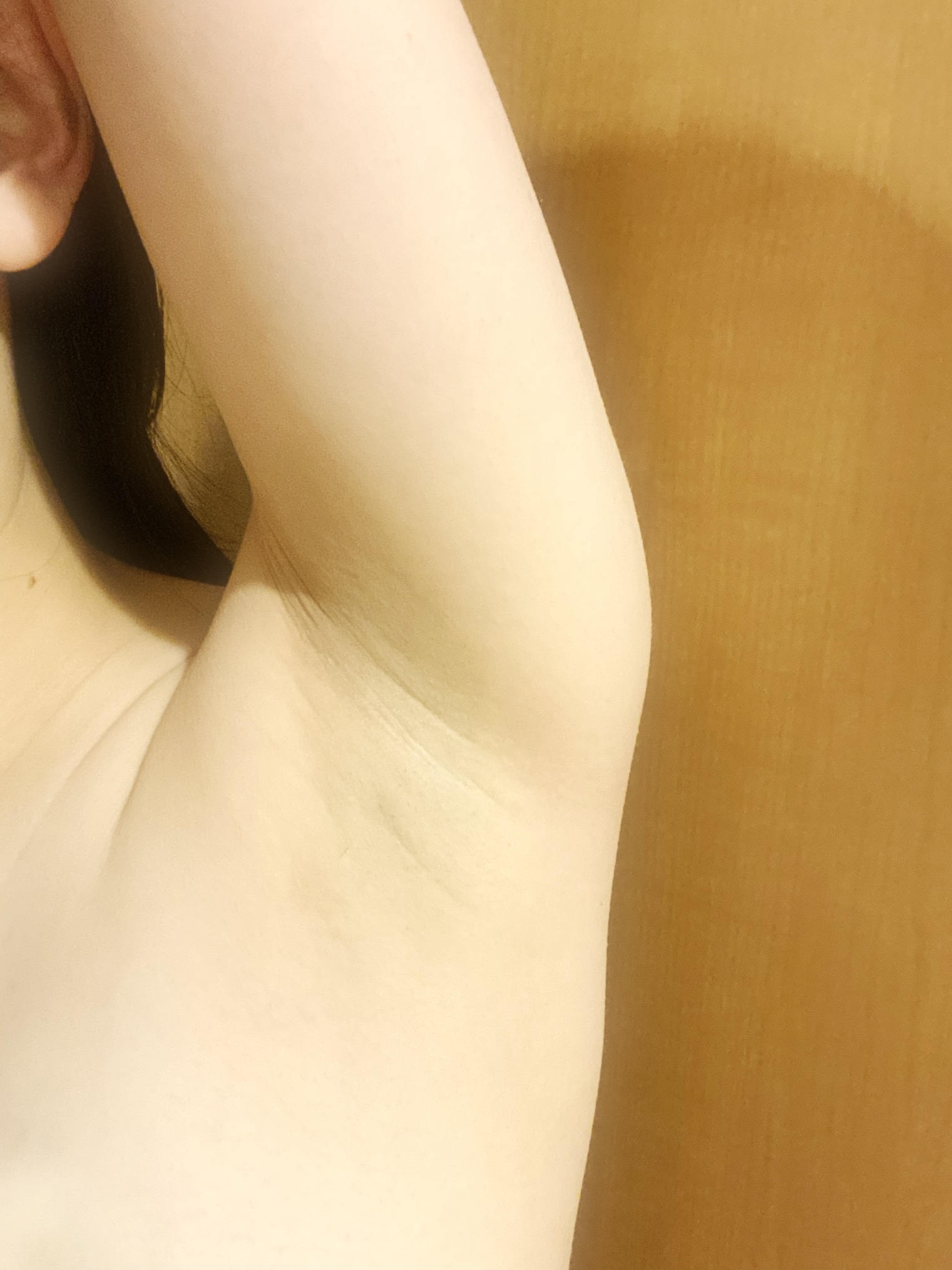 腋下控